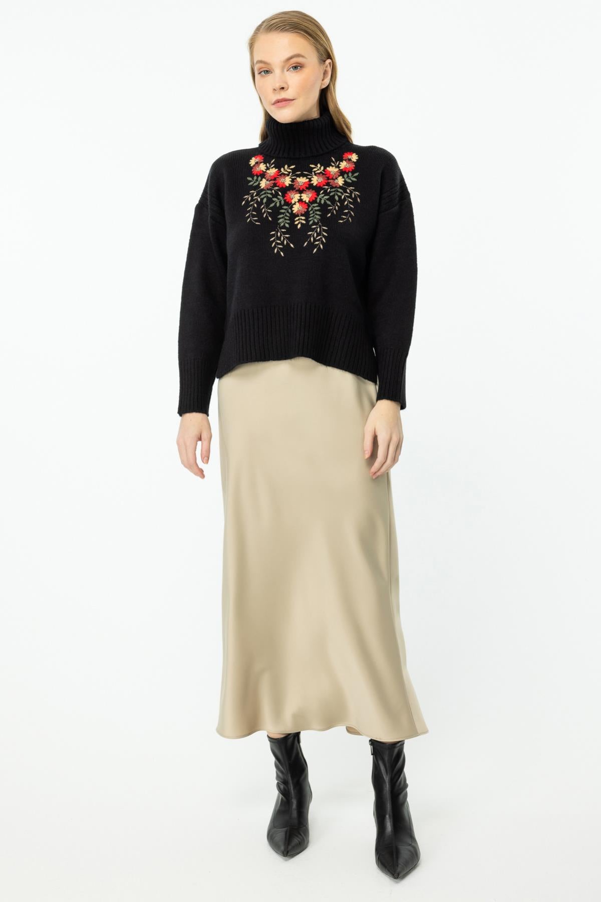 Floral Embroidered Stand Collar Knitwear Sweater