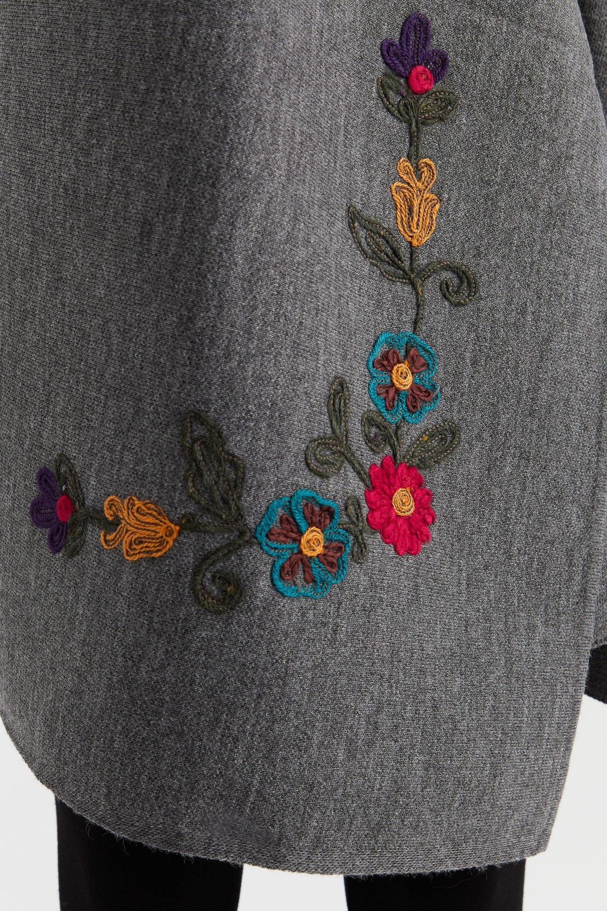 Shawl with Embroidered Corners 