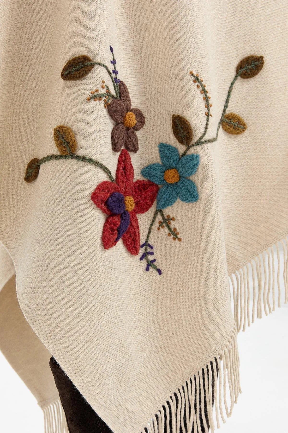 Women's Knitted Flower Embroidered Tassel Shawl