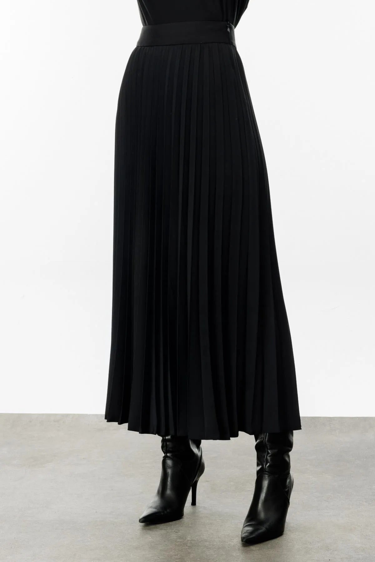 Pleated Long Skirt