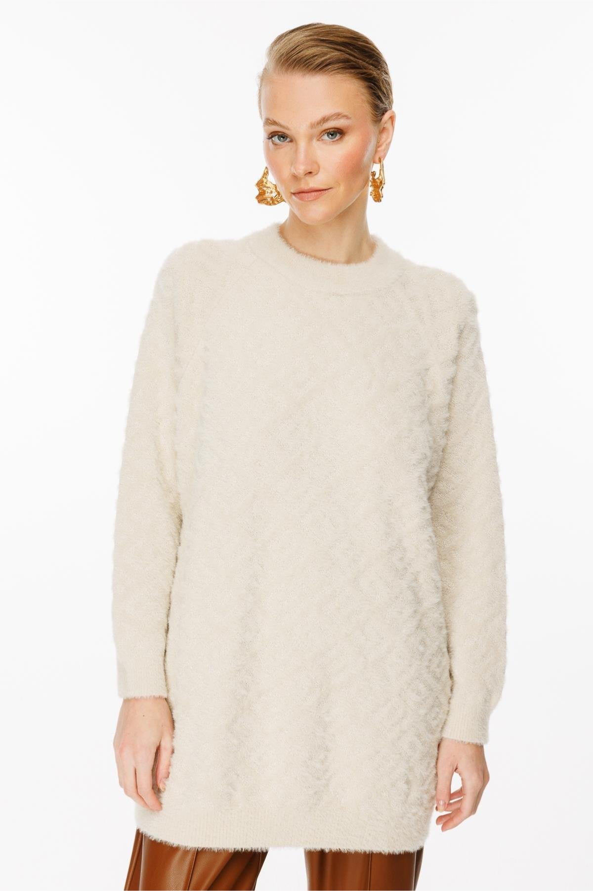 Self-Patterned Lightweight Fluffy Tunic