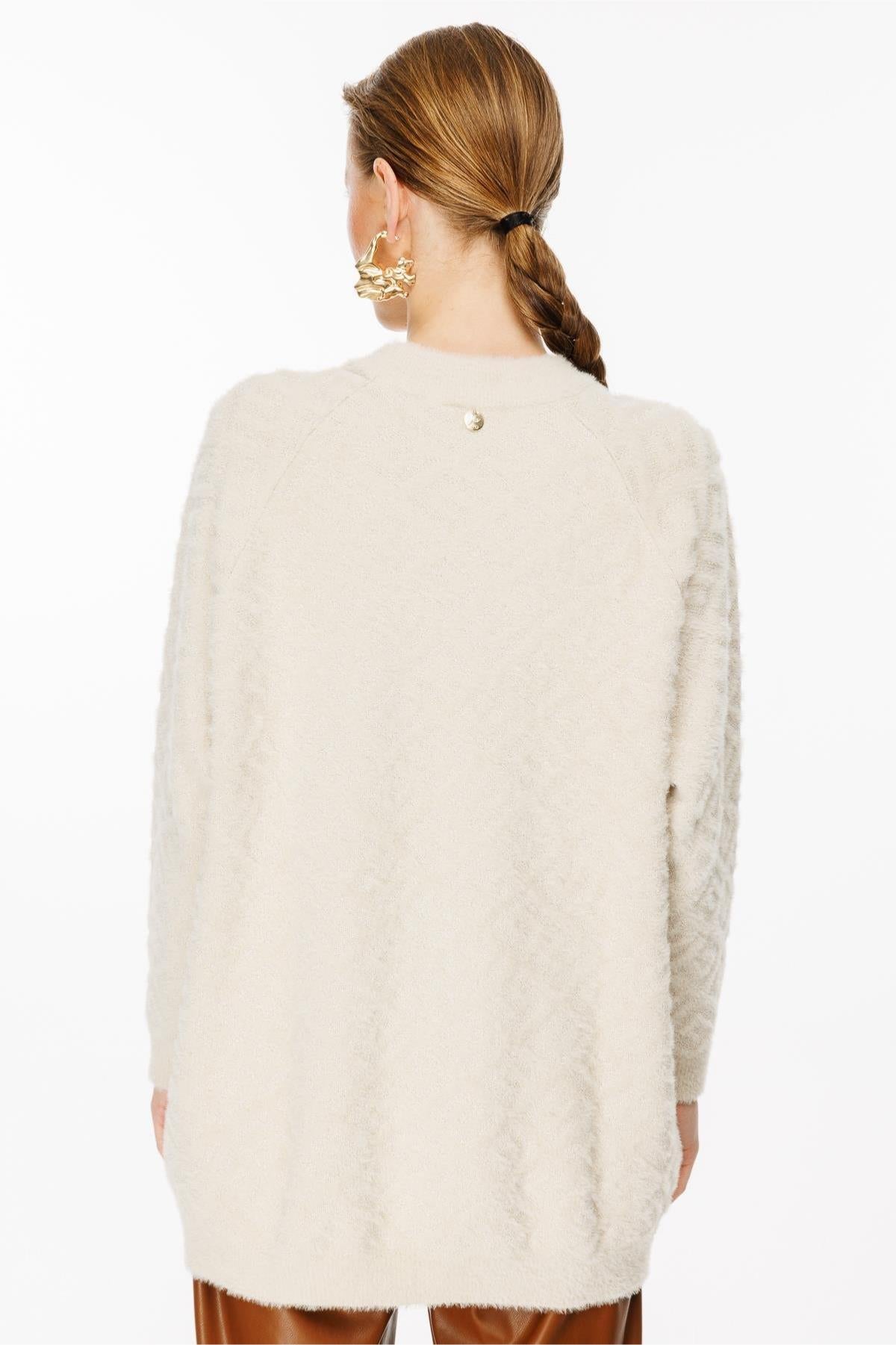 Self-Patterned Lightweight Fluffy Tunic