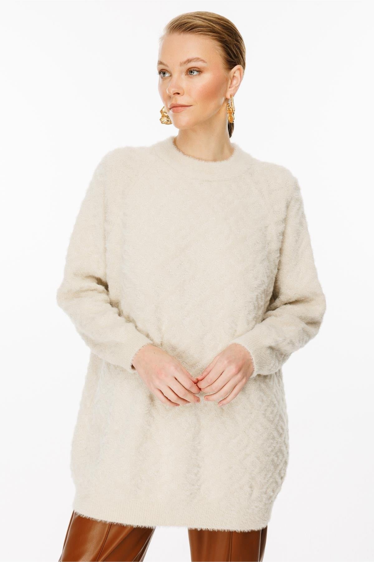 Self-Patterned Lightweight Fluffy Tunic