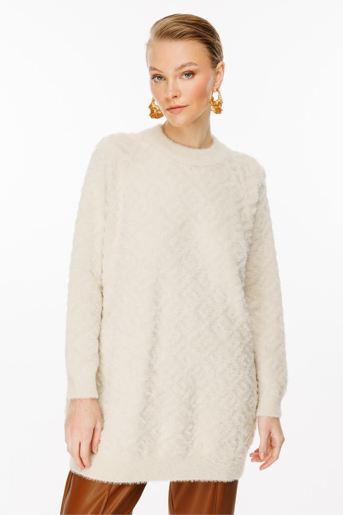 Self-Patterned Lightweight Fluffy Tunic