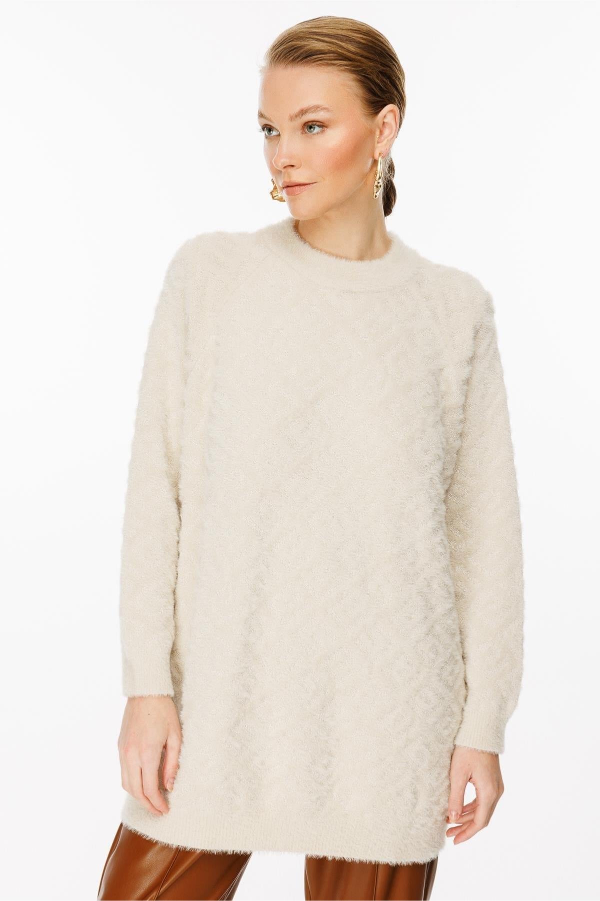 Self-Patterned Lightweight Fluffy Tunic