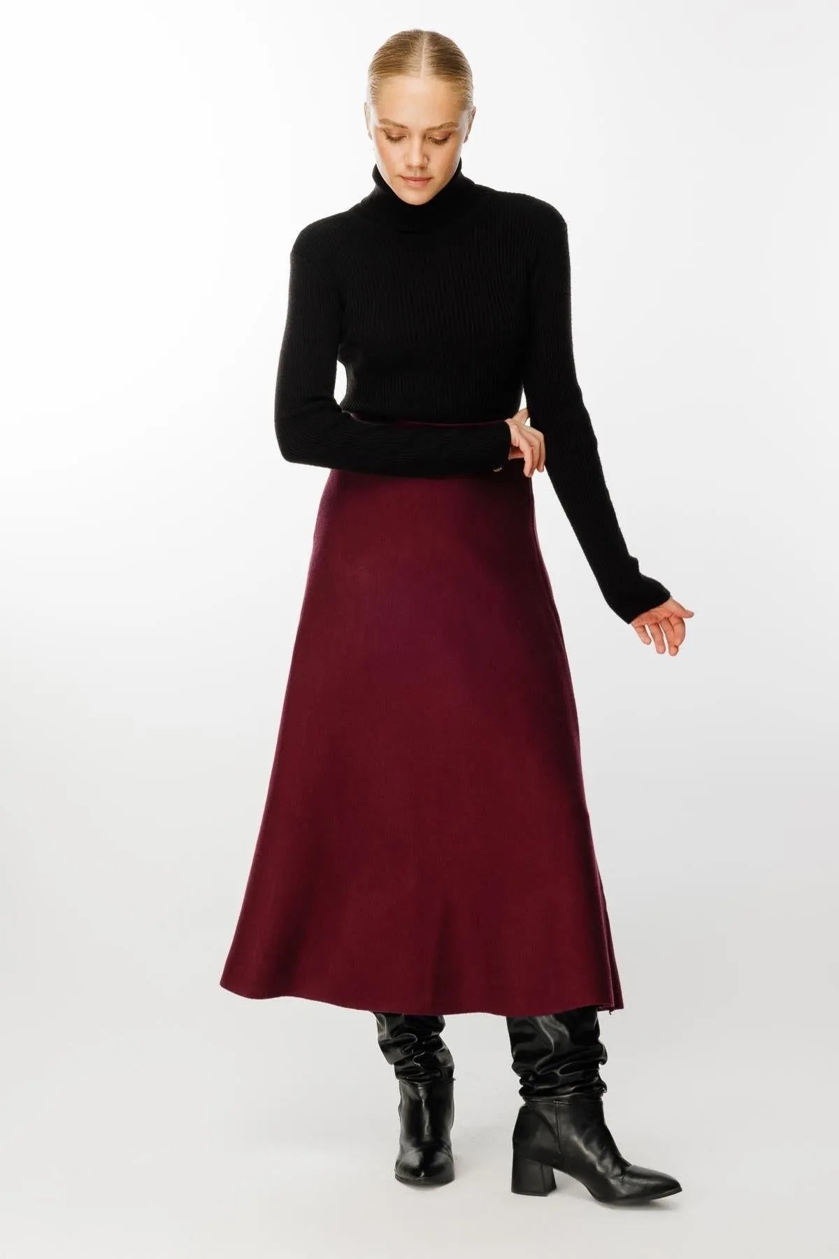 Basic Knit Skirt with Single Button Detail