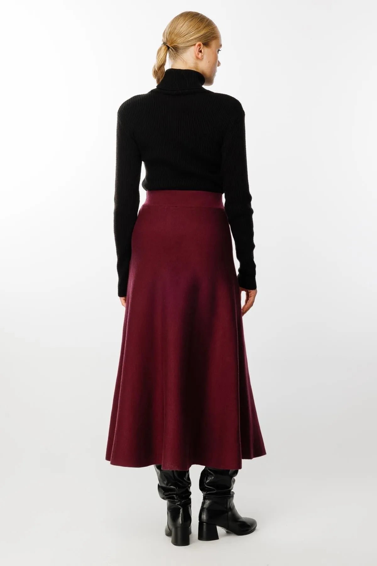 Basic Knit Skirt with Single Button Detail