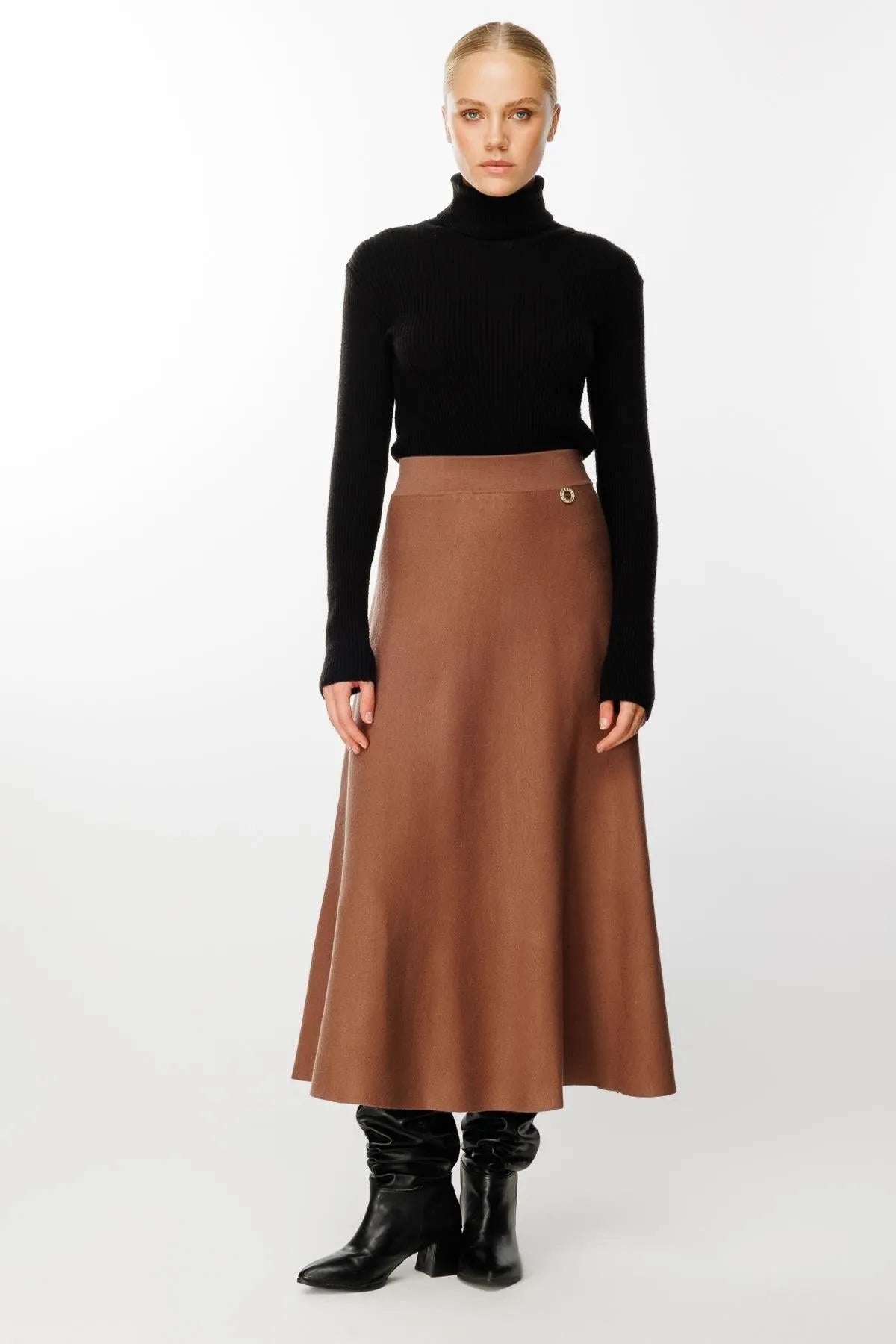 Basic Knit Skirt with Single Button Detail