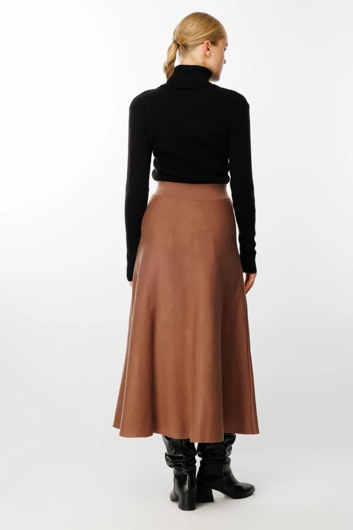 Basic Knit Skirt with Single Button Detail