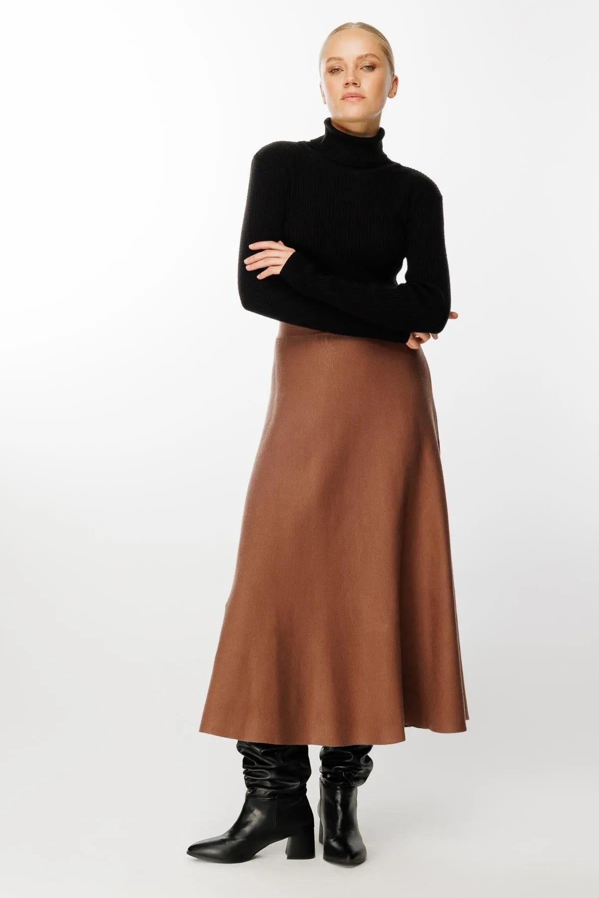 Basic Knit Skirt with Single Button Detail