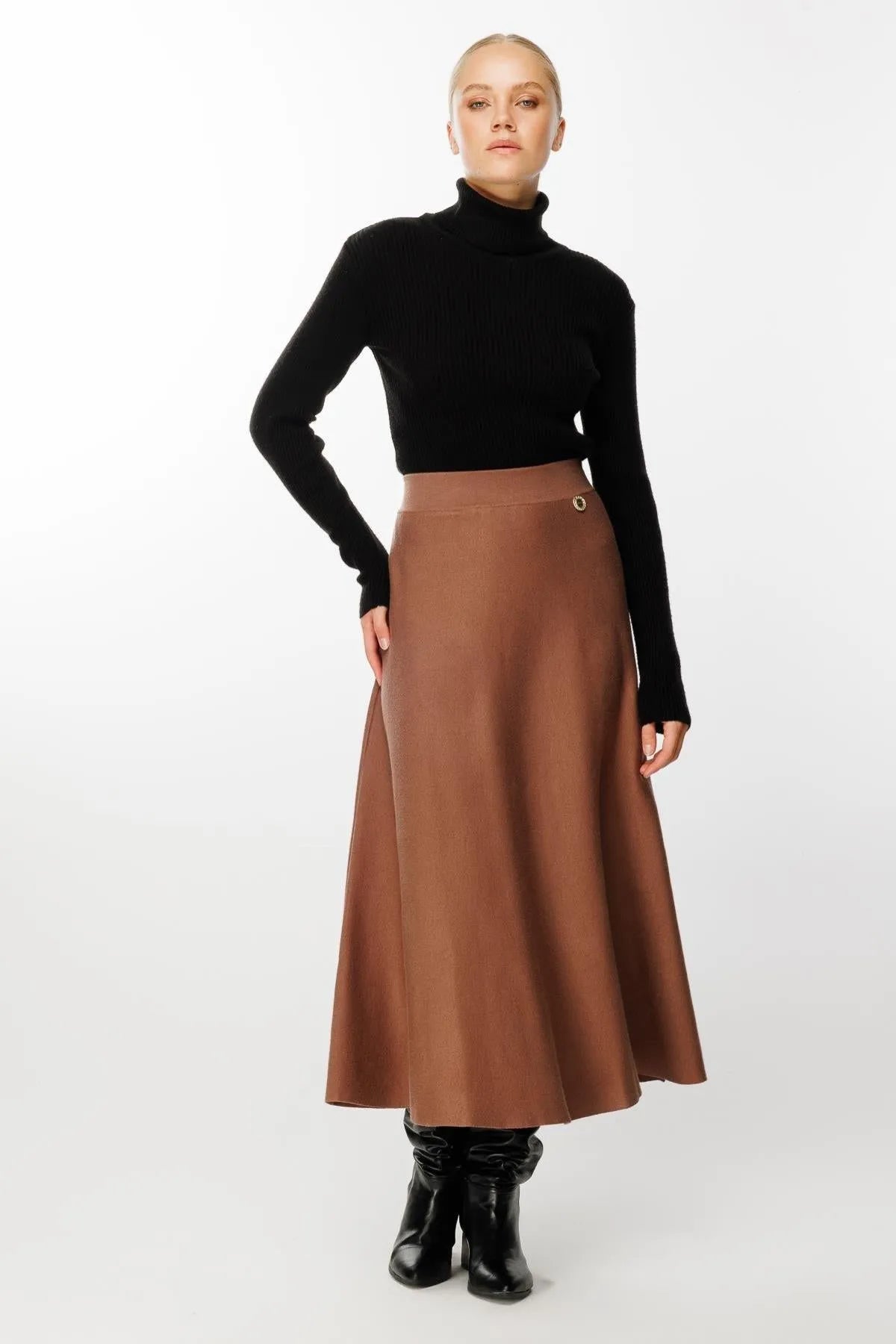 Basic Knit Skirt with Single Button Detail