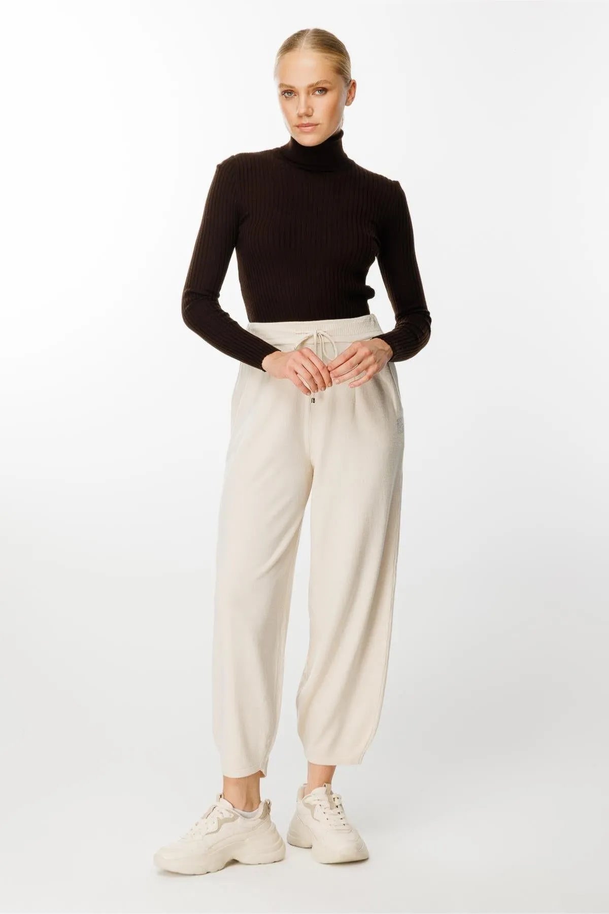 Tied Waist Knitted Trousers