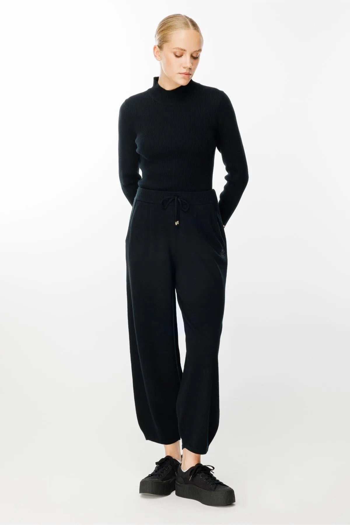 Tied Waist Knitted Trousers