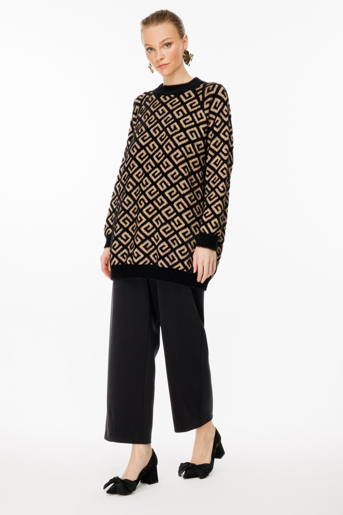 Self-Patterned Lightweight Fluffy Tunic