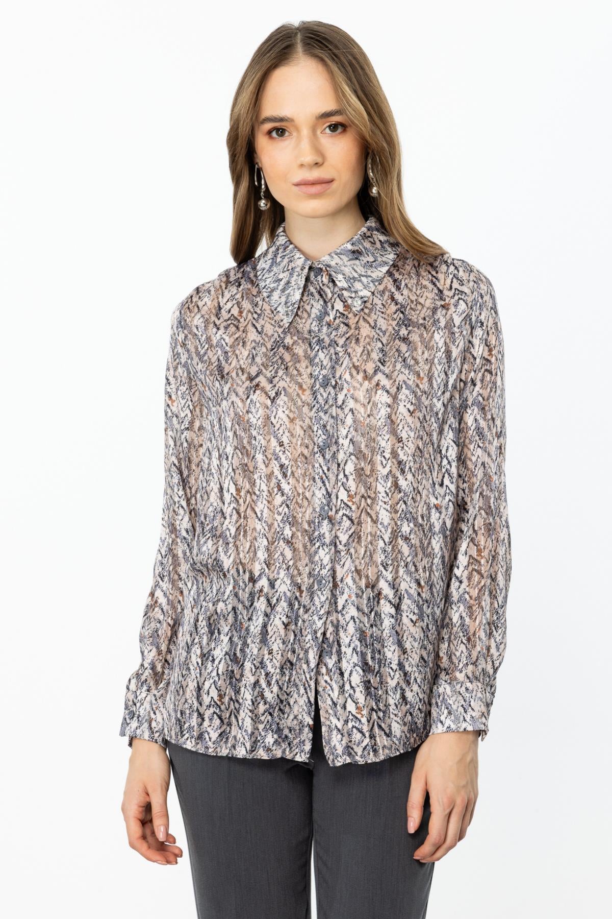 Patterned Collar Accessory Shirt