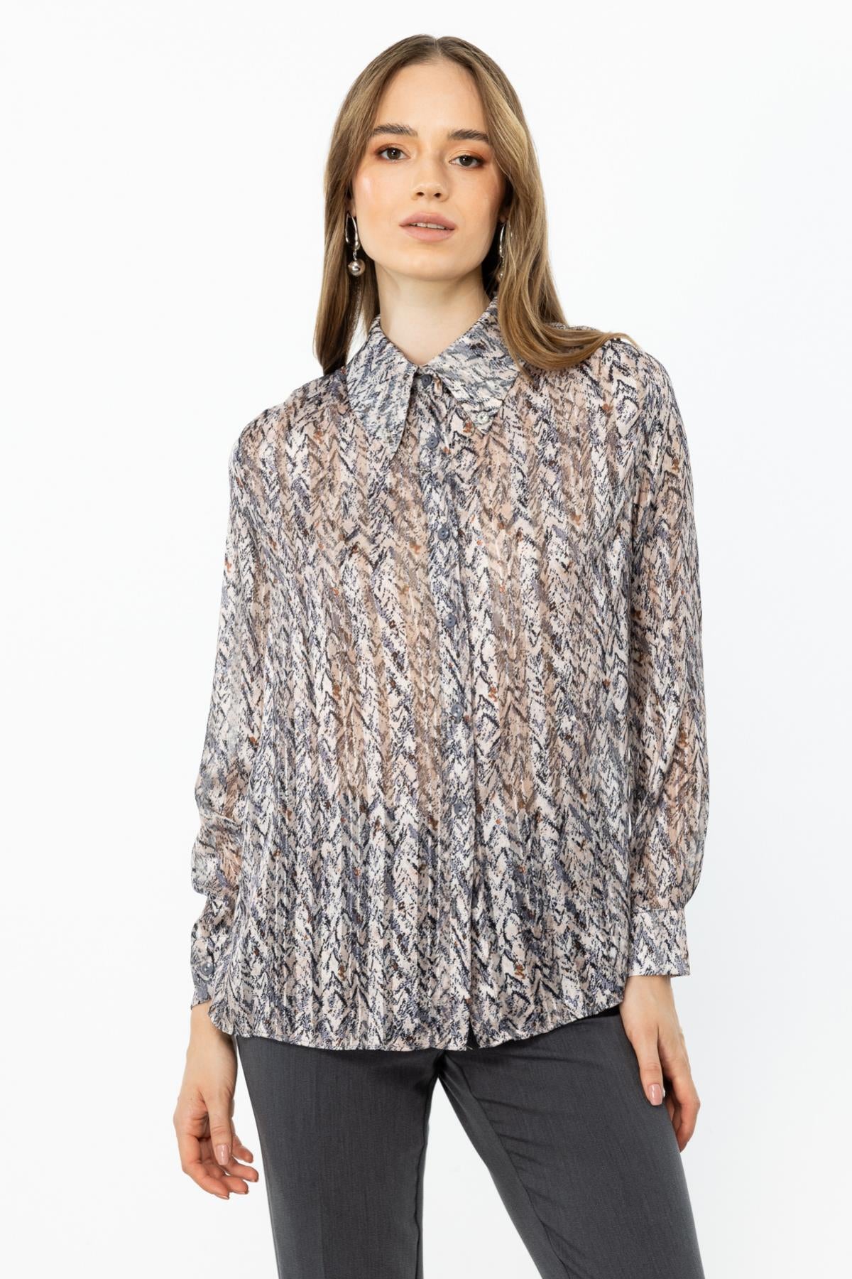 Patterned Collar Accessory Shirt