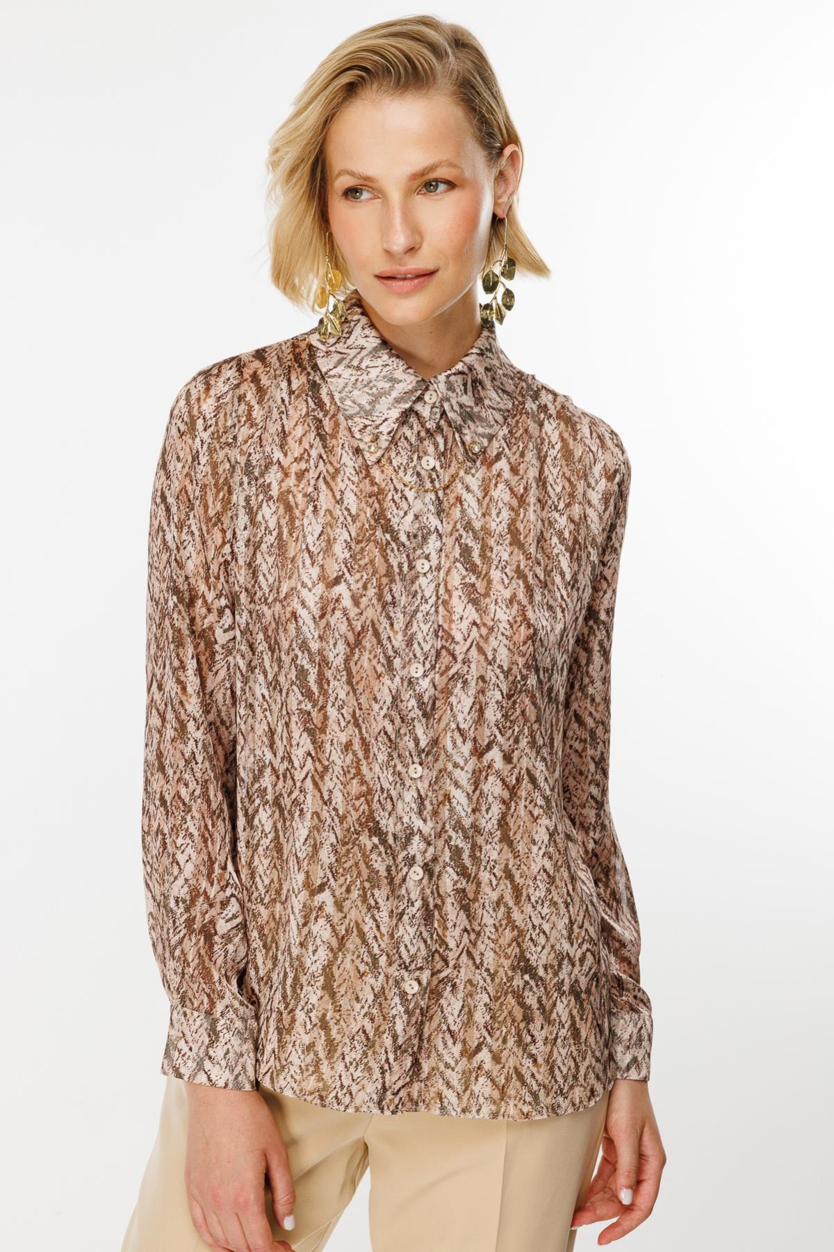 Patterned Collar Accessory Shirt