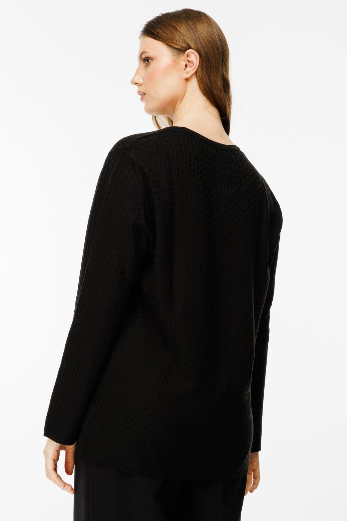 Self-Patterned Buttoned Oversized Sweater