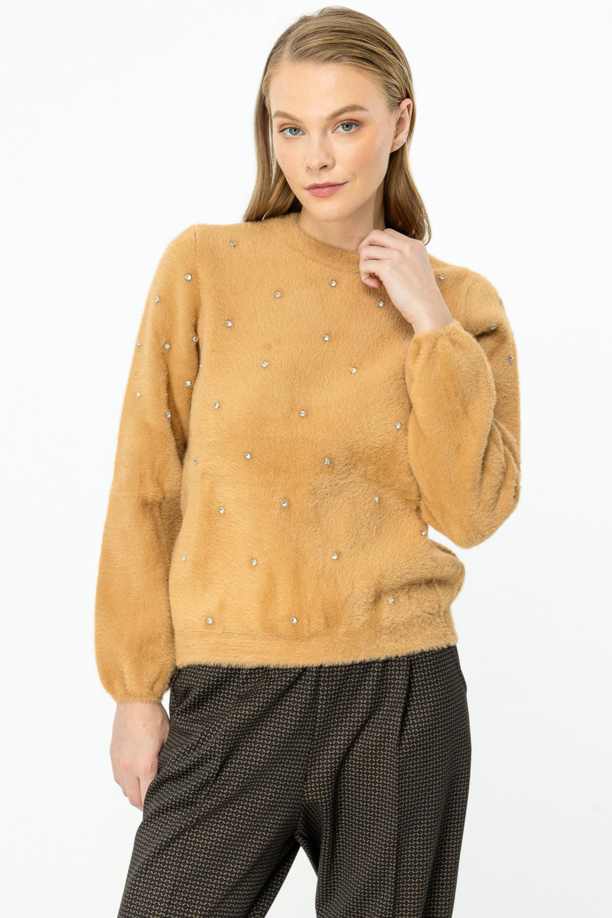 Stone Detailed Zero Collar Soft Sweater