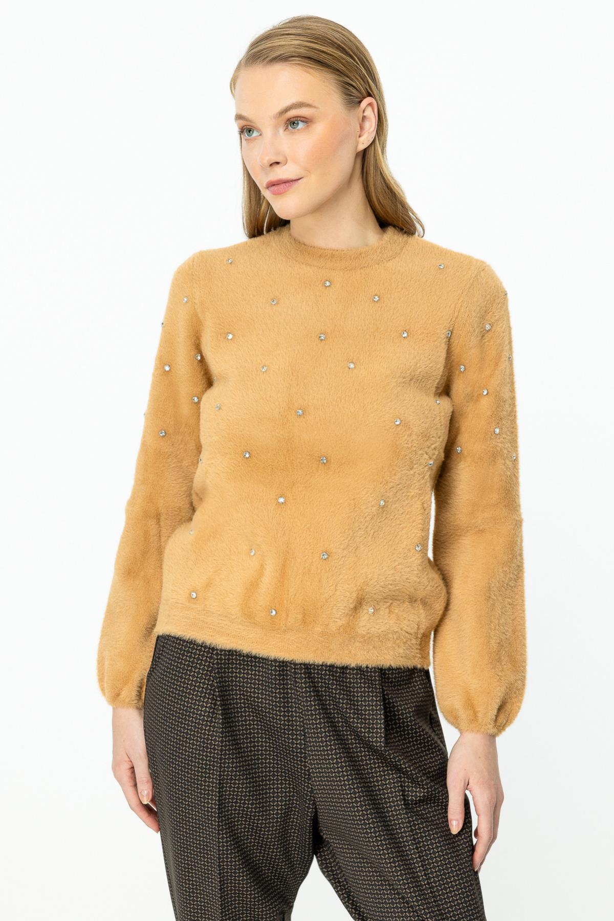 Stone Detailed Zero Collar Soft Sweater