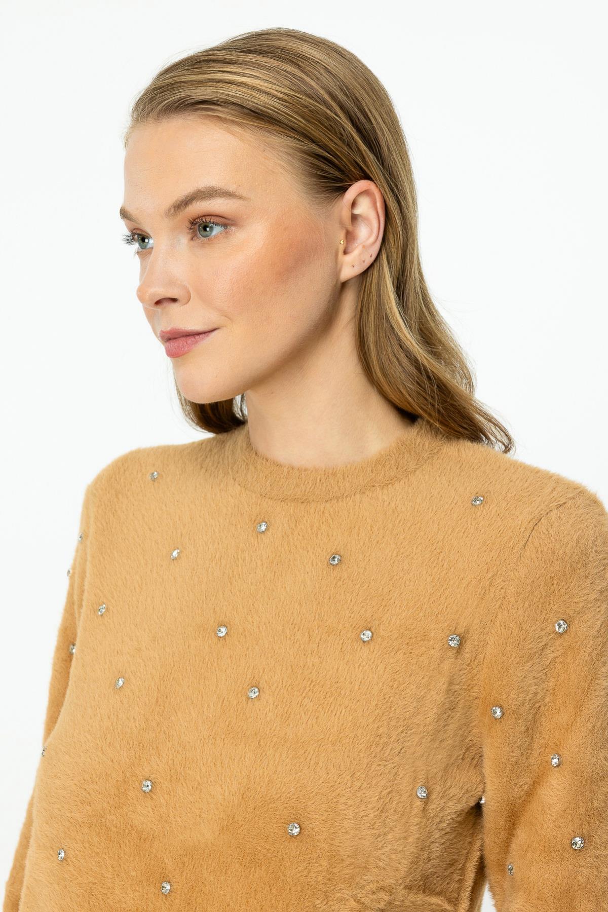 Stone Detailed Zero Collar Soft Sweater